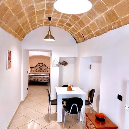 לינה וארוחת בוקר Corte Vico Palmisano Centro Storico 3*