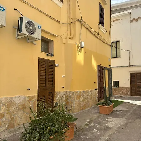לינה וארוחת בוקר Corte Vico Palmisano Centro Storico גאליפולי